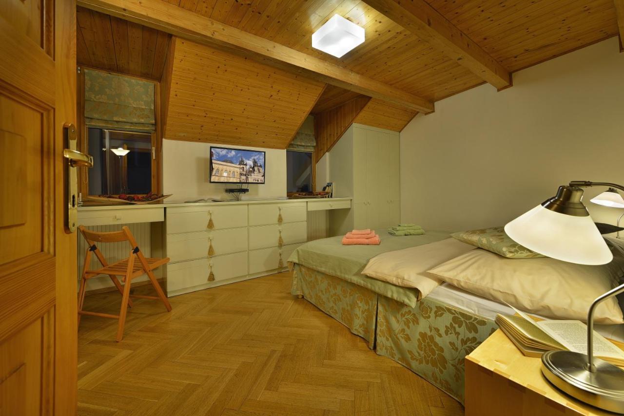 Old Town Apartments Tyn ปราก ภายนอก รูปภาพ