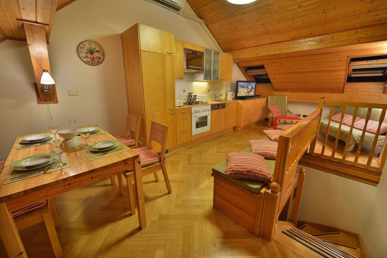 Old Town Apartments Tyn ปราก ภายนอก รูปภาพ
